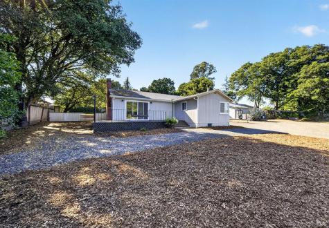 8813-8815 Petaluma Hill Road Penngrove CA 94951