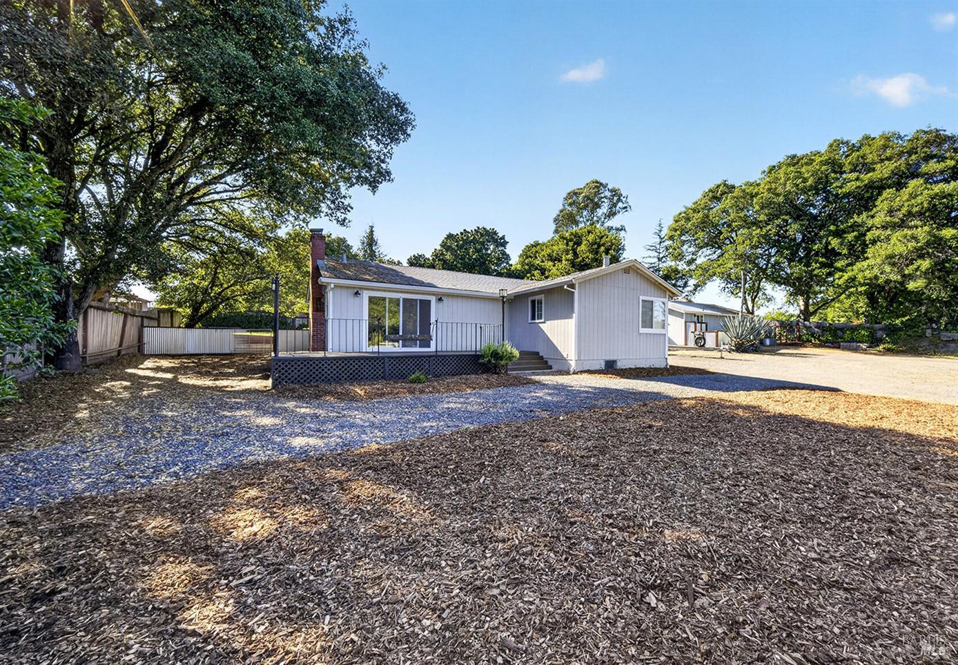 8813-8815 Petaluma Hill Road Penngrove CA 94951