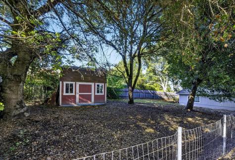 8813-8815 Petaluma Hill Road Penngrove CA 94951