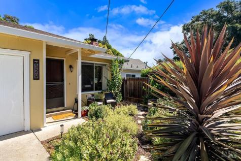327-329 Plaza Street Healdsburg CA 95448