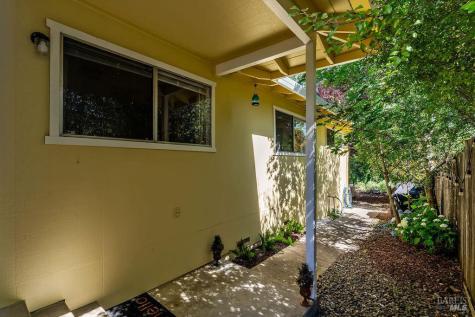 327-329 Plaza Street Healdsburg CA 95448
