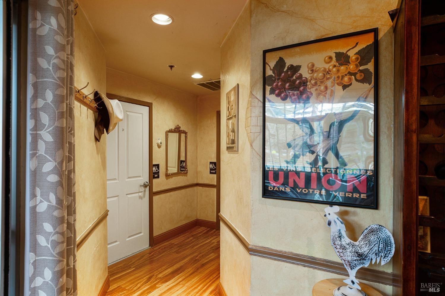 504 N Cloverdale Boulevard Cloverdale CA 95425