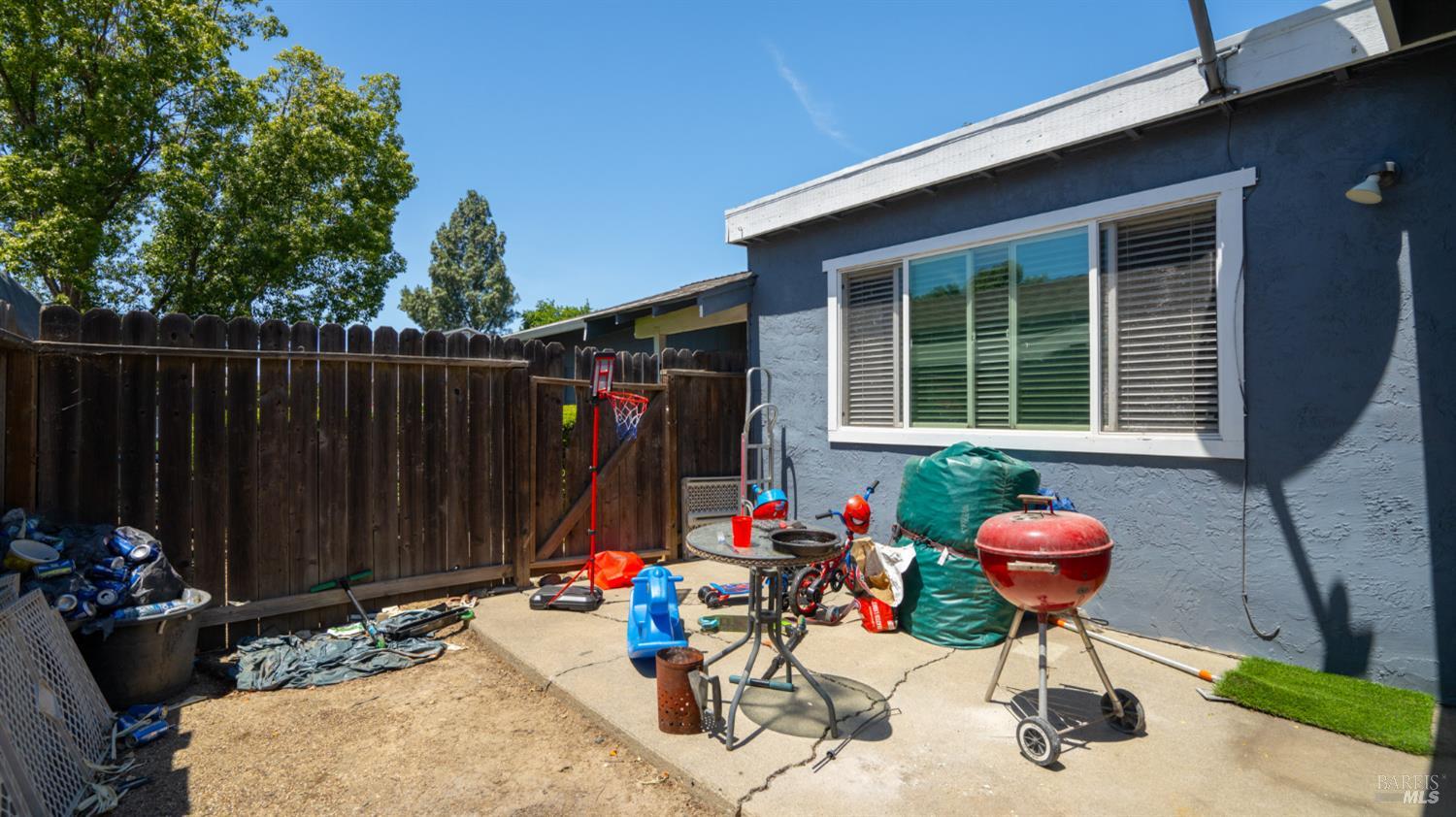 148 Woodbury Circle Vacaville CA 95687