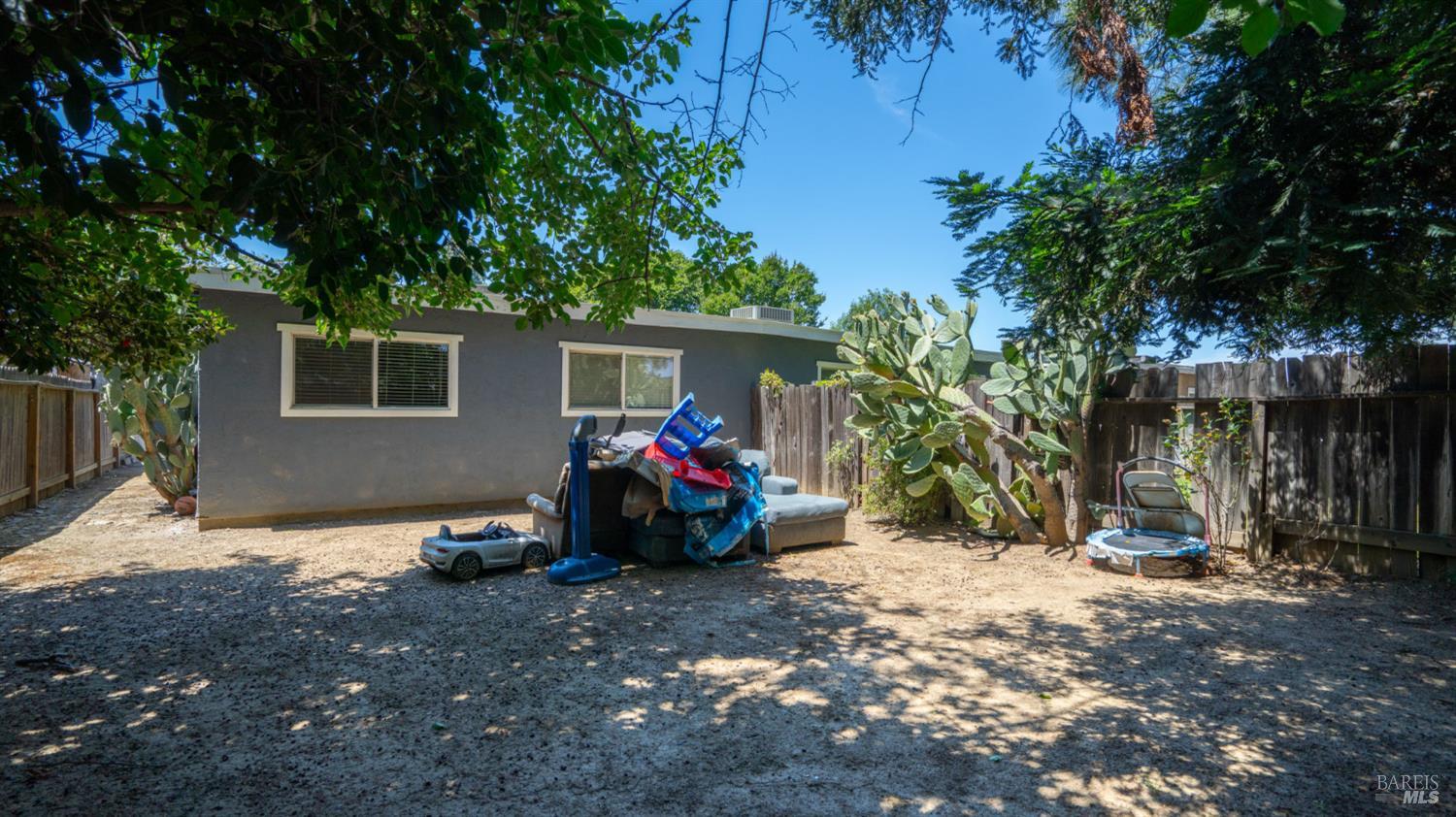 148 Woodbury Circle Vacaville CA 95687