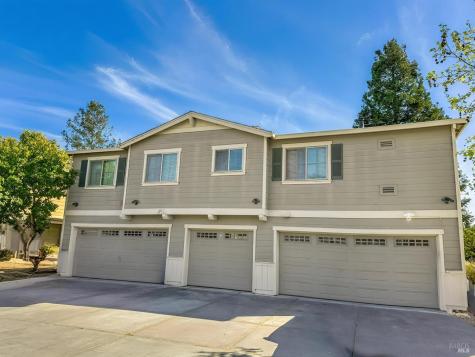 2476-2480 Avignon Circle Santa Rosa CA 95403