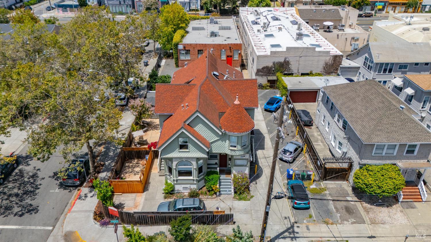 3229 Elm Street Oakland CA 94609