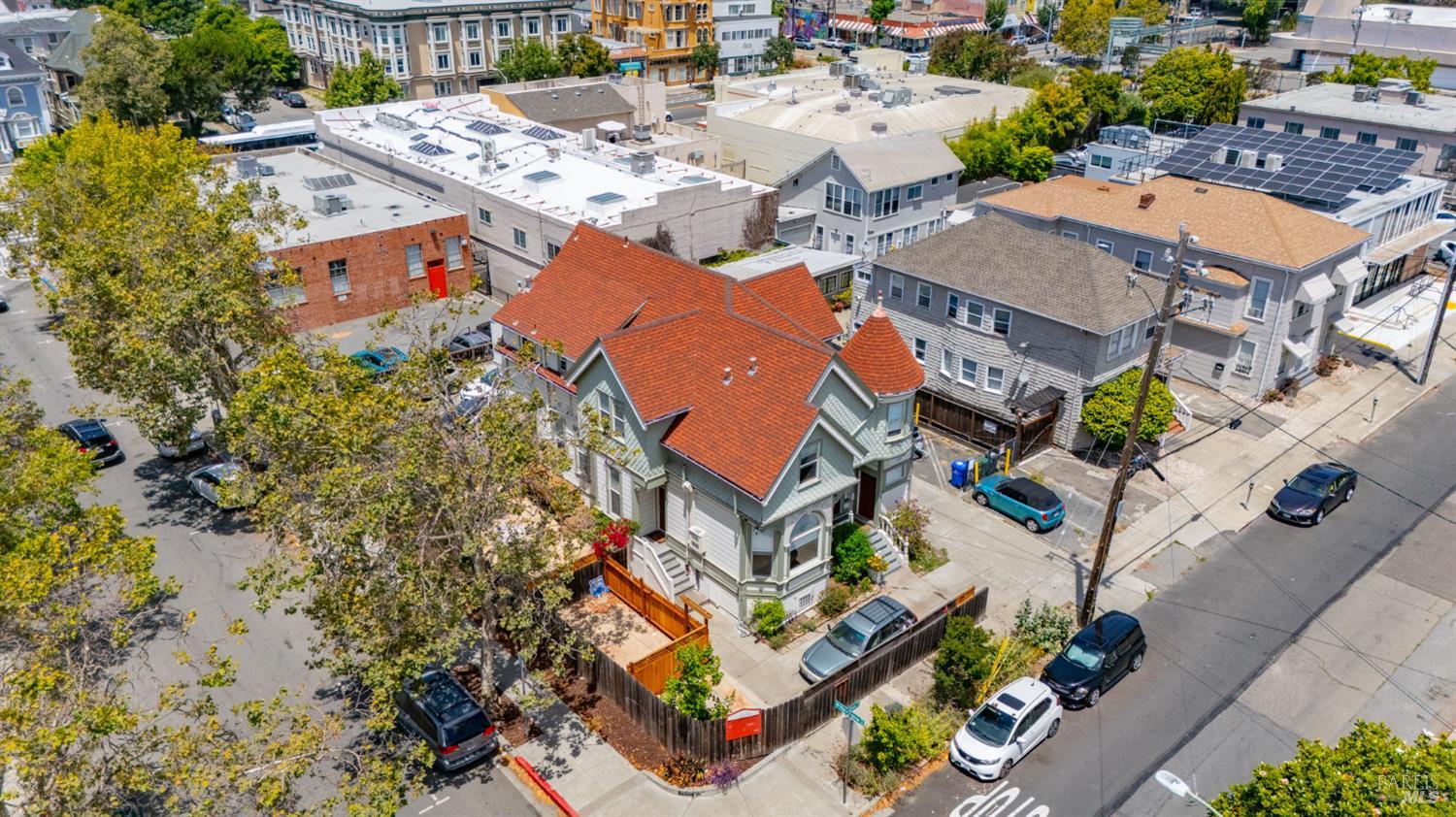 3229 Elm Street Oakland CA 94609