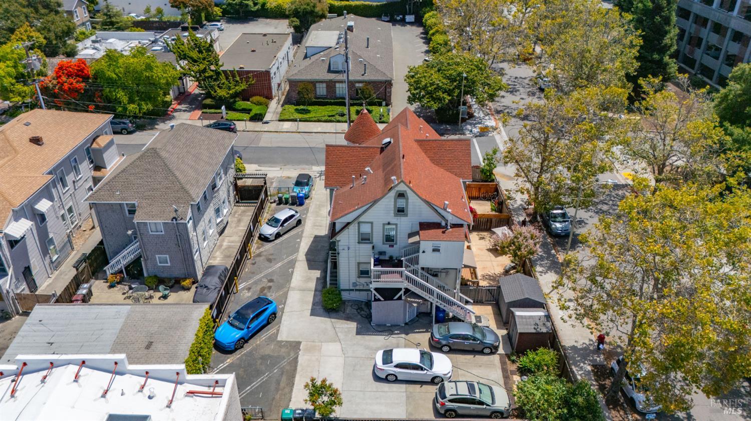 3229 Elm Street Oakland CA 94609