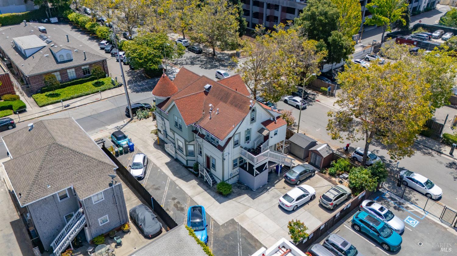 3229 Elm Street Oakland CA 94609