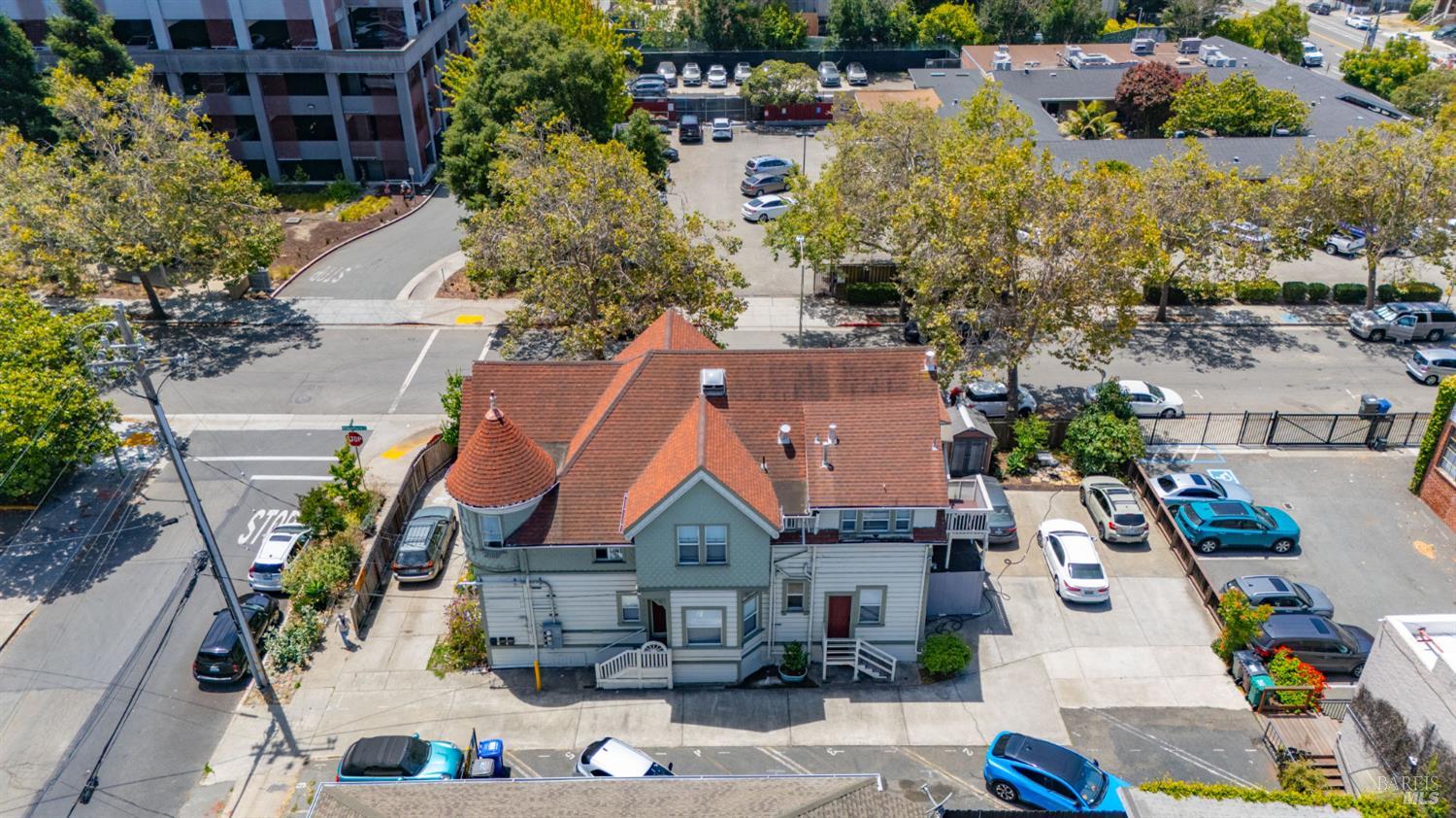 3229 Elm Street Oakland CA 94609