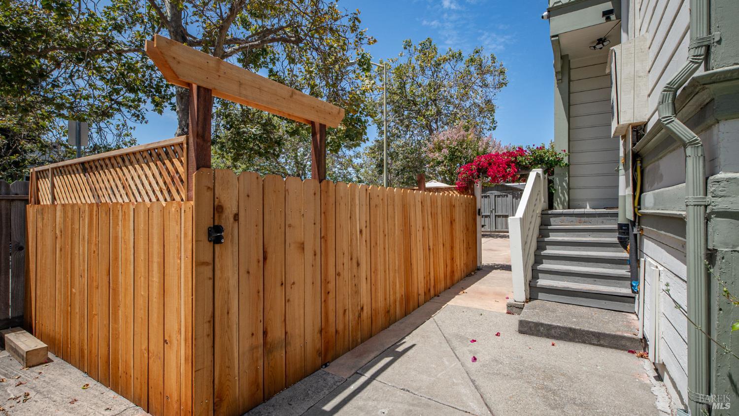 3229 Elm Street Oakland CA 94609