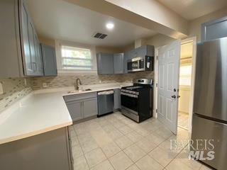 3229 Elm Street Oakland CA 94609