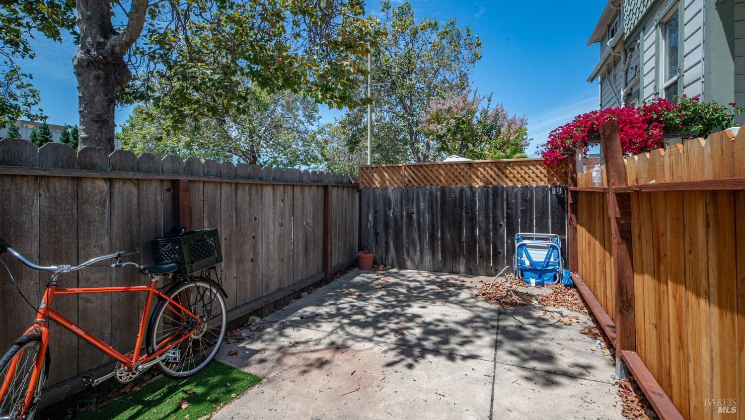 3229 Elm Street Oakland CA 94609