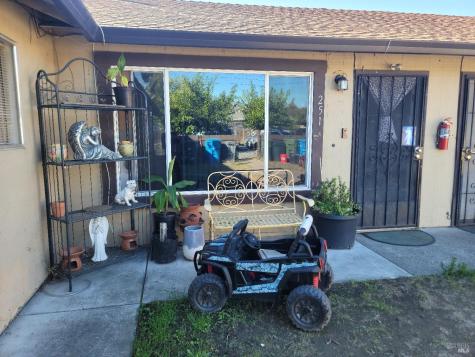 247-253 Robin Way Santa Rosa CA 95407