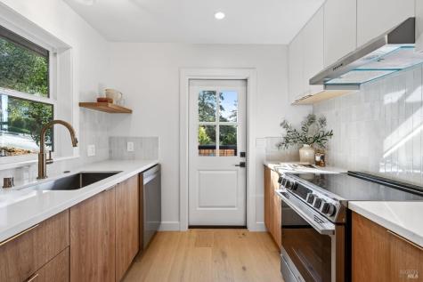 719 Bassett Street Petaluma CA 94952