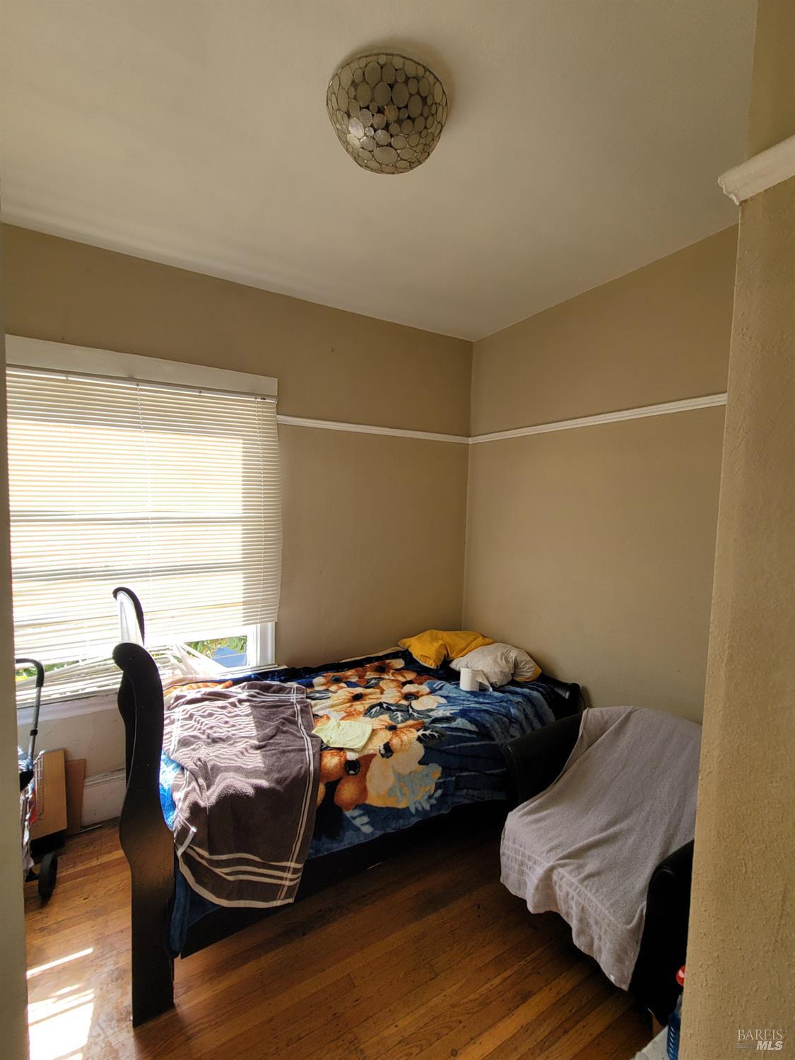 3869-3871 M L King Jr Way Oakland CA 94609