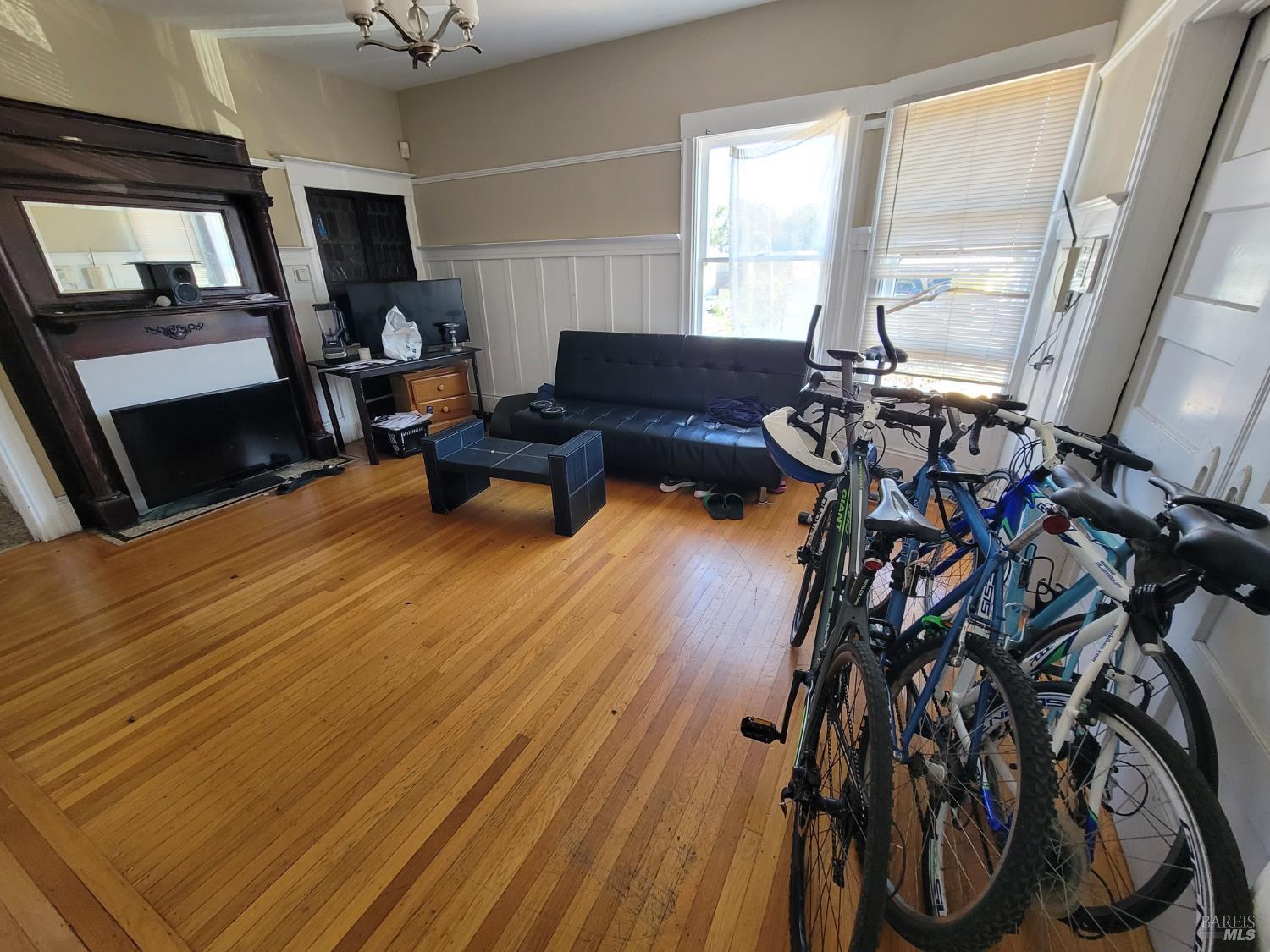 3869-3871 M L King Jr Way Oakland CA 94609
