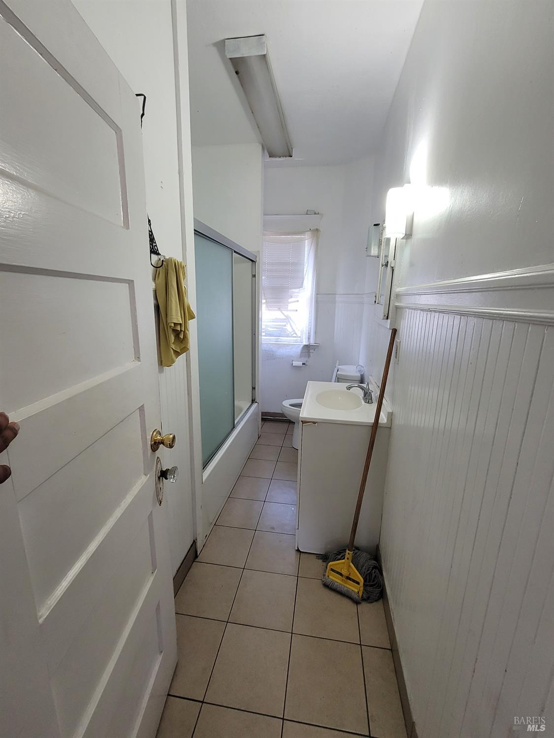 3869-3871 M L King Jr Way Oakland CA 94609