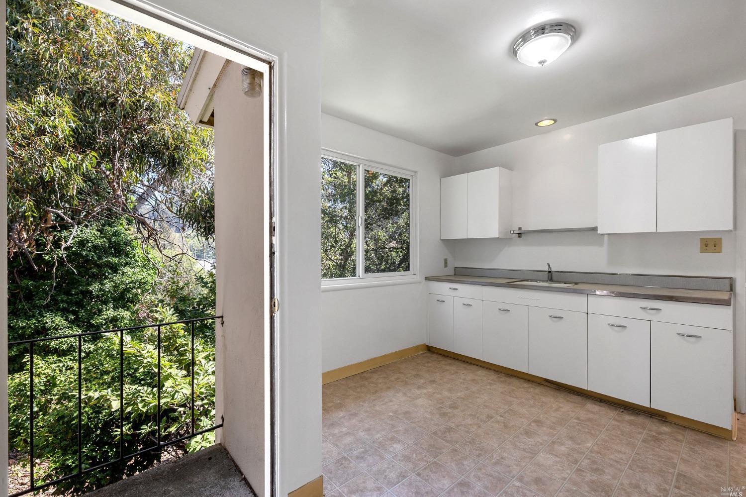 343 Somerset Road Oakland CA 94611