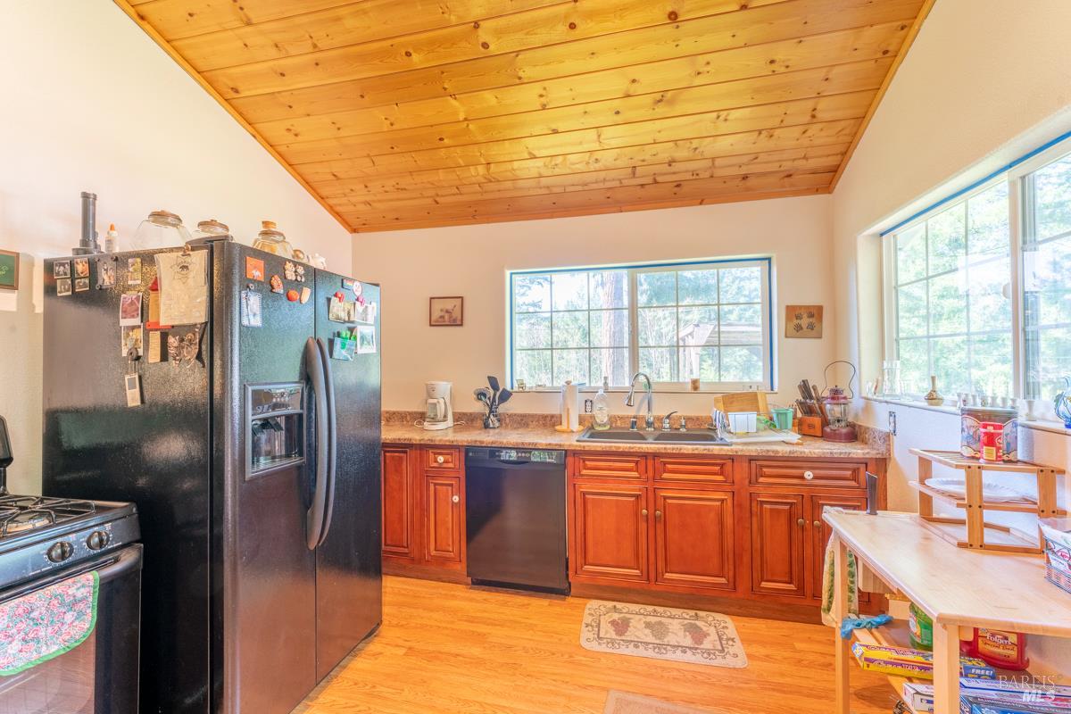 67951 N Hwy 101 Highway Leggett CA 95585