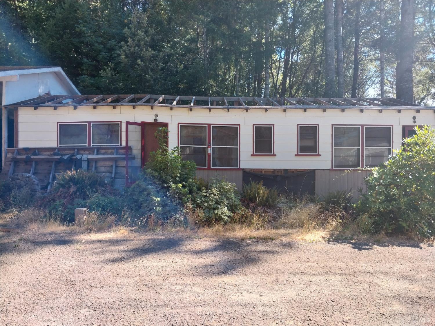 67951 N Hwy 101 Highway Leggett CA 95585