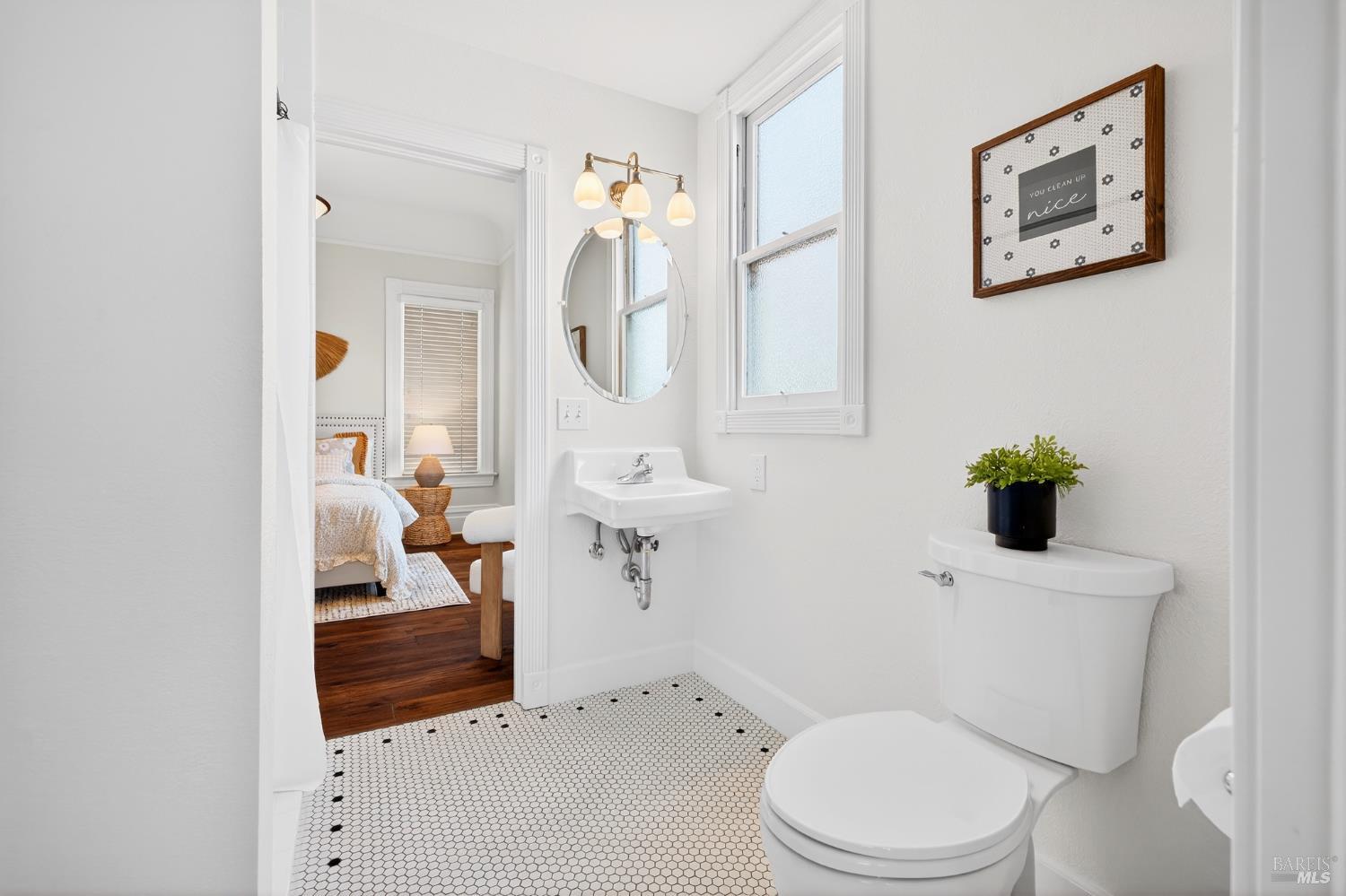 531-531 1/2 E Washington Street Petaluma CA 94952