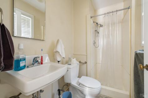 531-531 1/2 E Washington Street Petaluma CA 94952