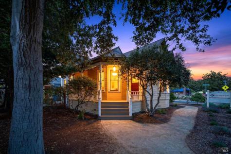 531-531 1/2 E Washington Street Petaluma CA 94952
