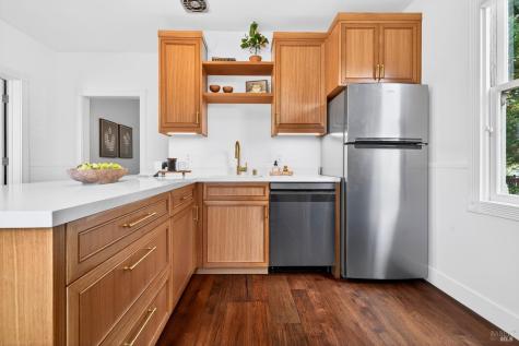 531-531 1/2 E Washington Street Petaluma CA 94952