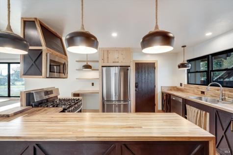 985 Gumview Road Windsor CA 95492