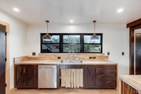 985 Gumview Road Windsor CA 95492