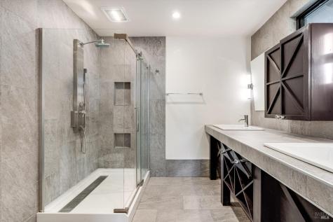 985 Gumview Road Windsor CA 95492