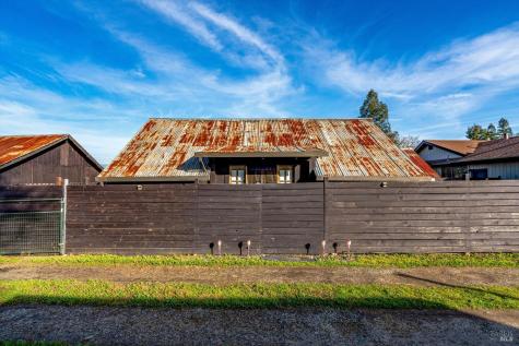 985 Gumview Road Windsor CA 95492