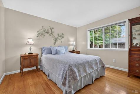 1435 Ivy Lane Petaluma CA 94954