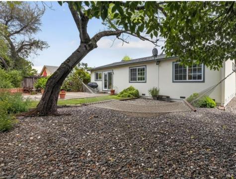 1435 Ivy Lane Petaluma CA 94954