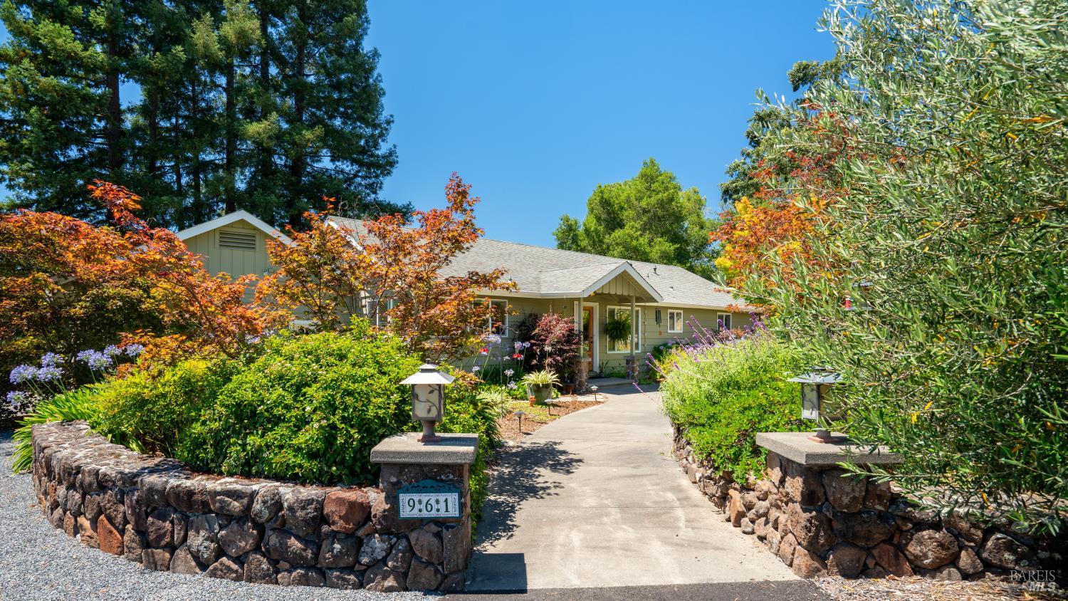 961 Chiquita Road Healdsburg CA 95448