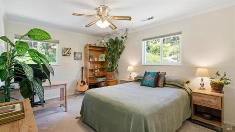 961 Chiquita Road Healdsburg CA 95448