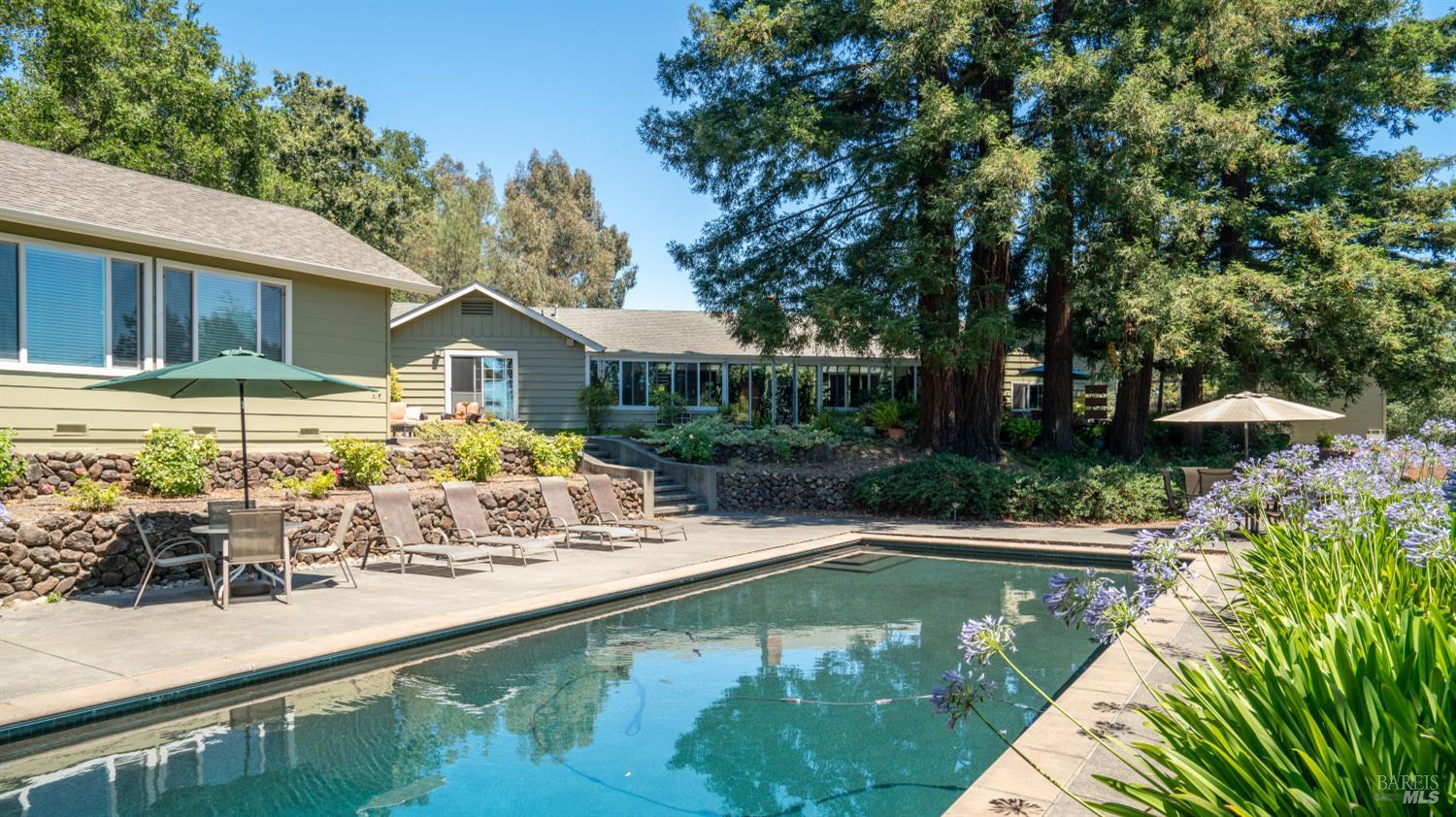 961 Chiquita Road Healdsburg CA 95448
