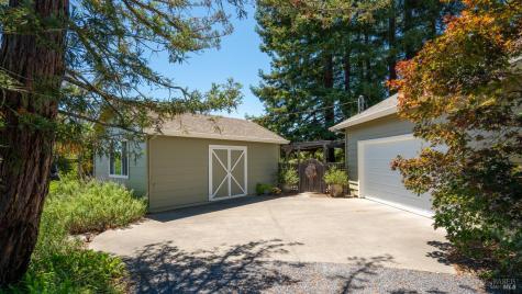 961 Chiquita Road Healdsburg CA 95448