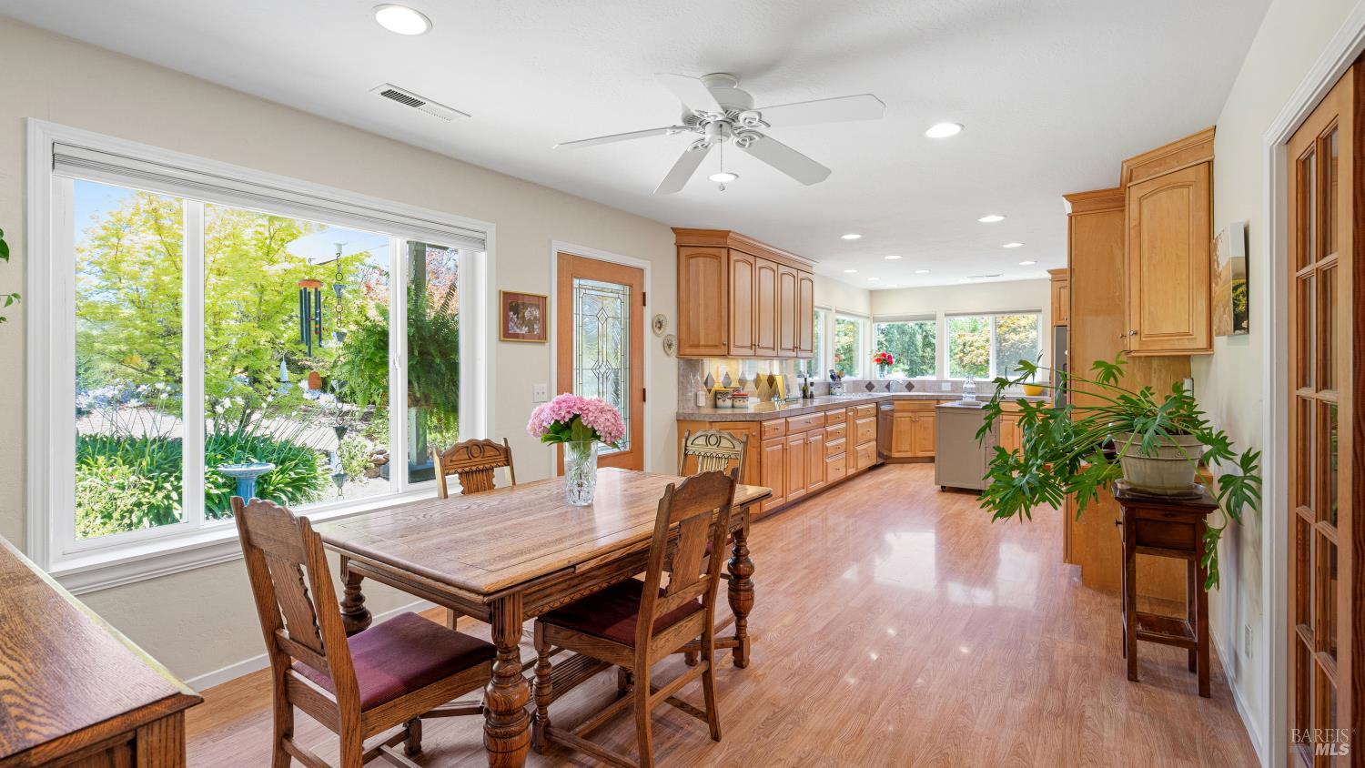 961 Chiquita Road Healdsburg CA 95448