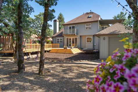 218 Grove Street Windsor CA 95492