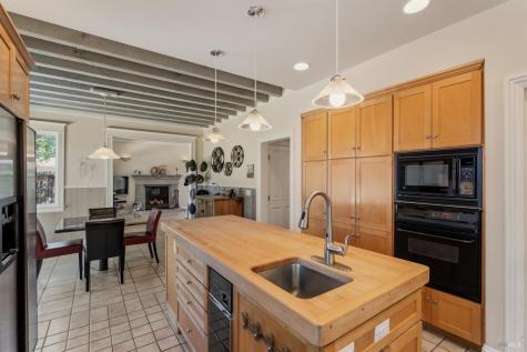 218 Grove Street Windsor CA 95492