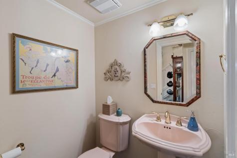 218 Grove Street Windsor CA 95492