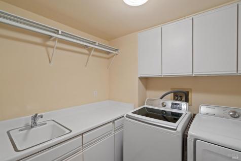 218 Grove Street Windsor CA 95492