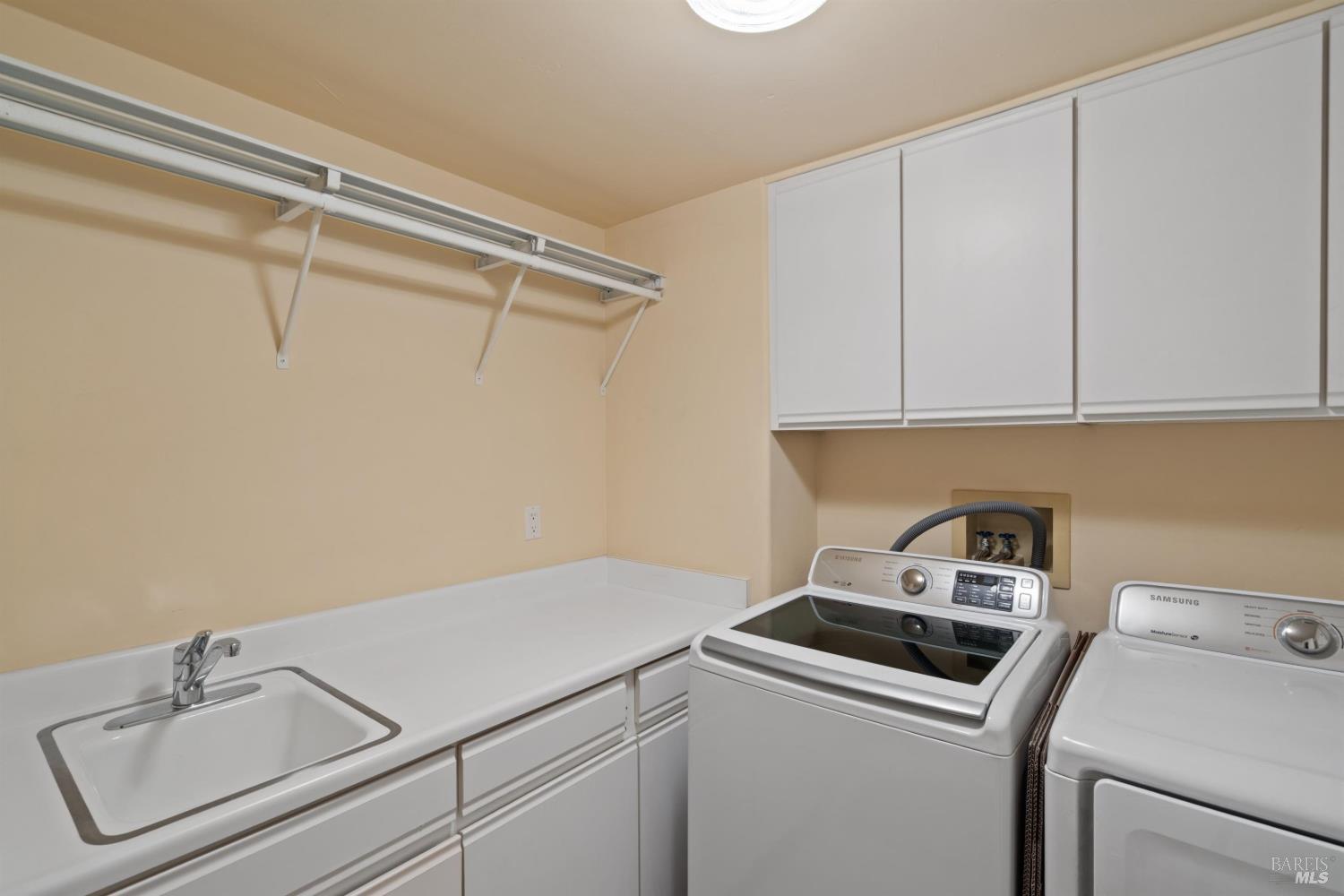 218 Grove Street Windsor CA 95492