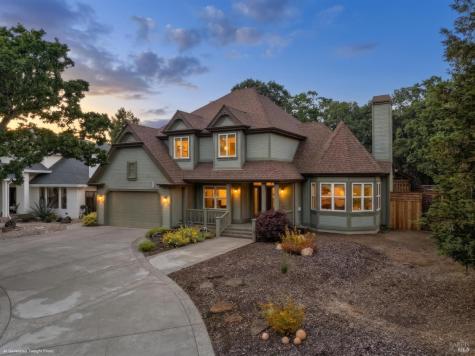 218 Grove Street Windsor CA 95492