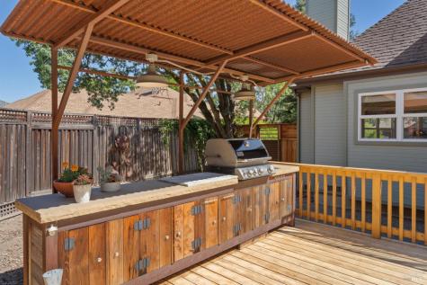 218 Grove Street Windsor CA 95492