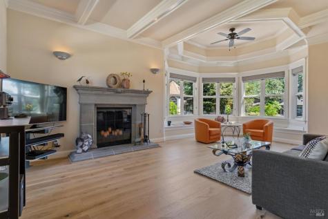 218 Grove Street Windsor CA 95492