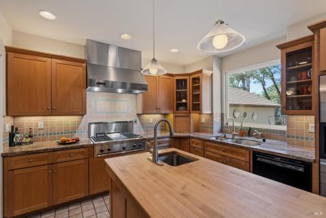 218 Grove Street Windsor CA 95492