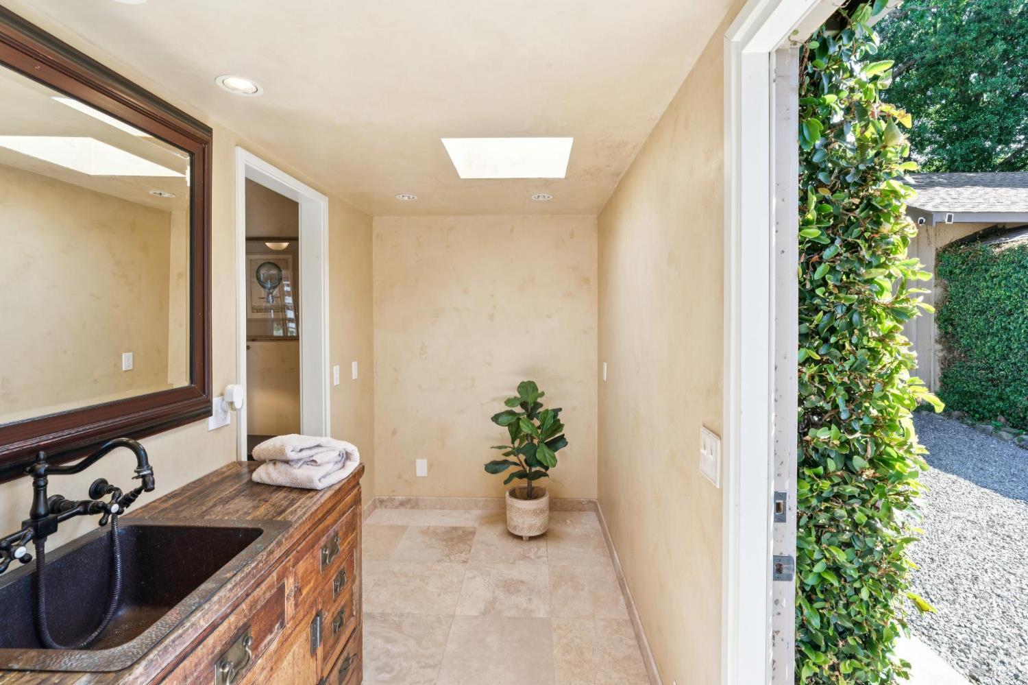 1021 Rose Drive Napa CA 94558